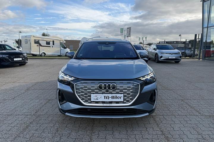 Blå Audi Q4 e-tron fra 2023