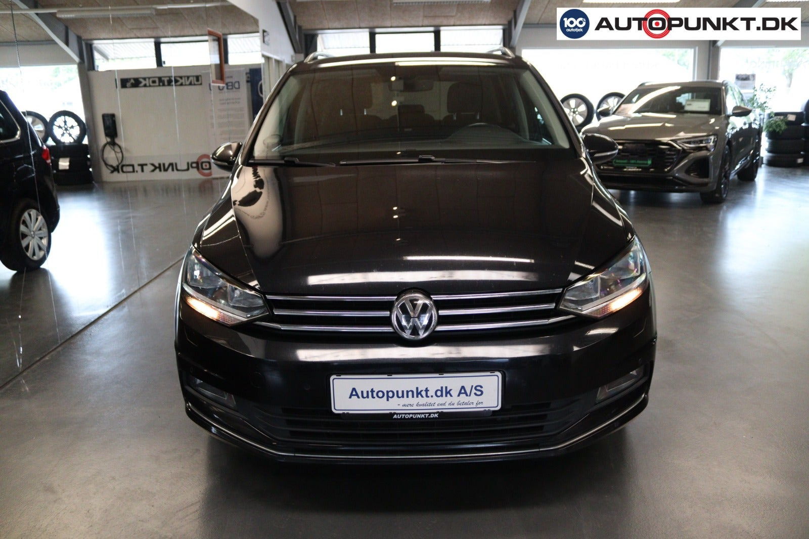 Sort VW Touran fra 2016