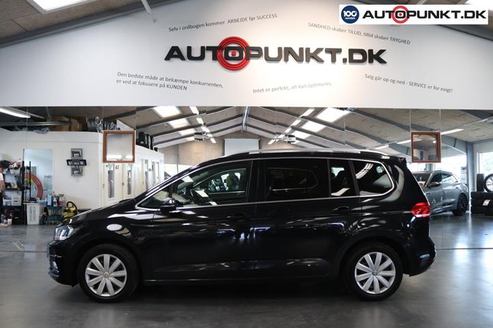 Sort VW Touran fra 2016