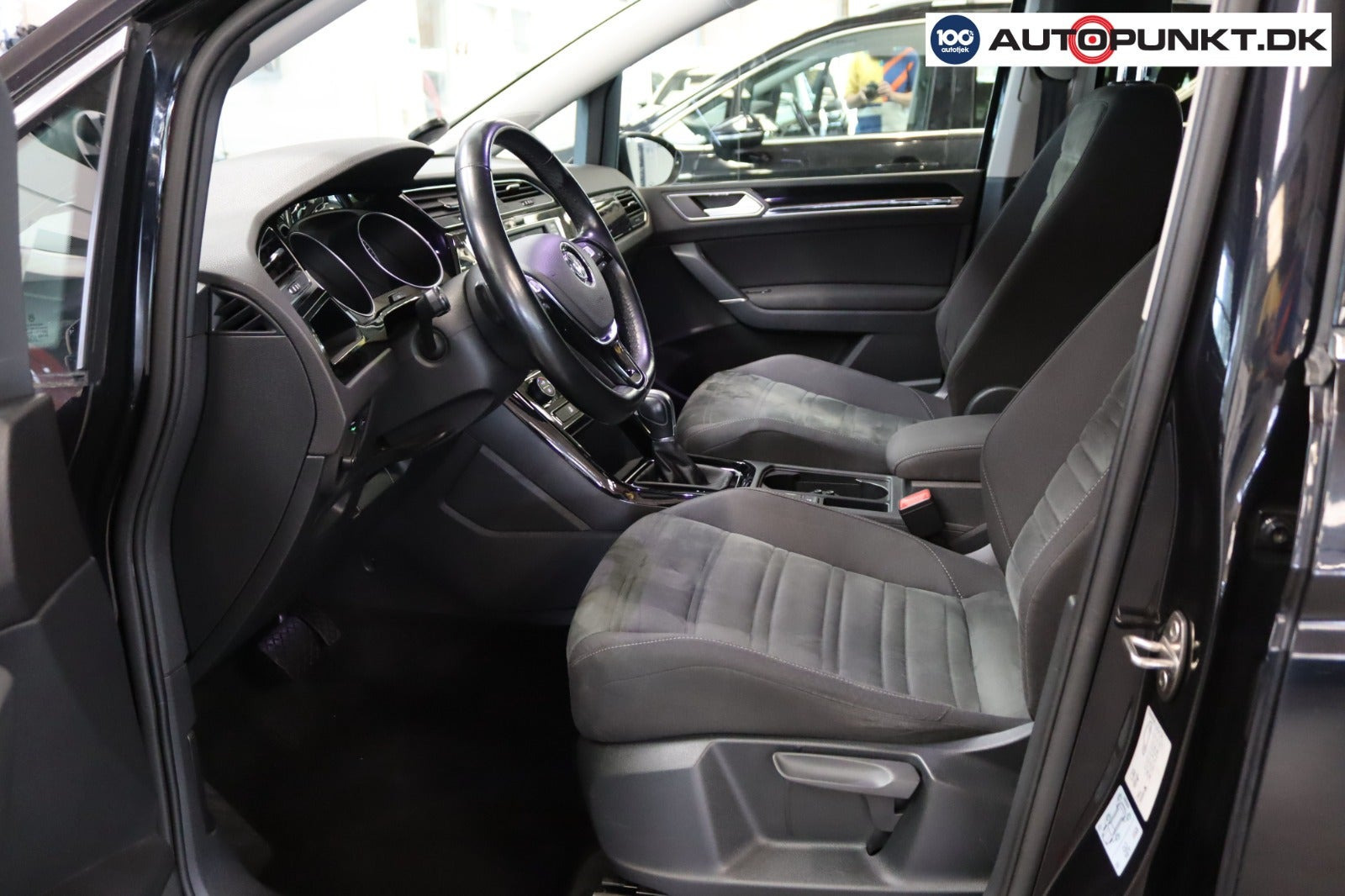 Sort VW Touran fra 2016
