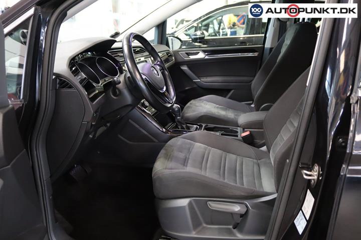 Sort VW Touran fra 2016
