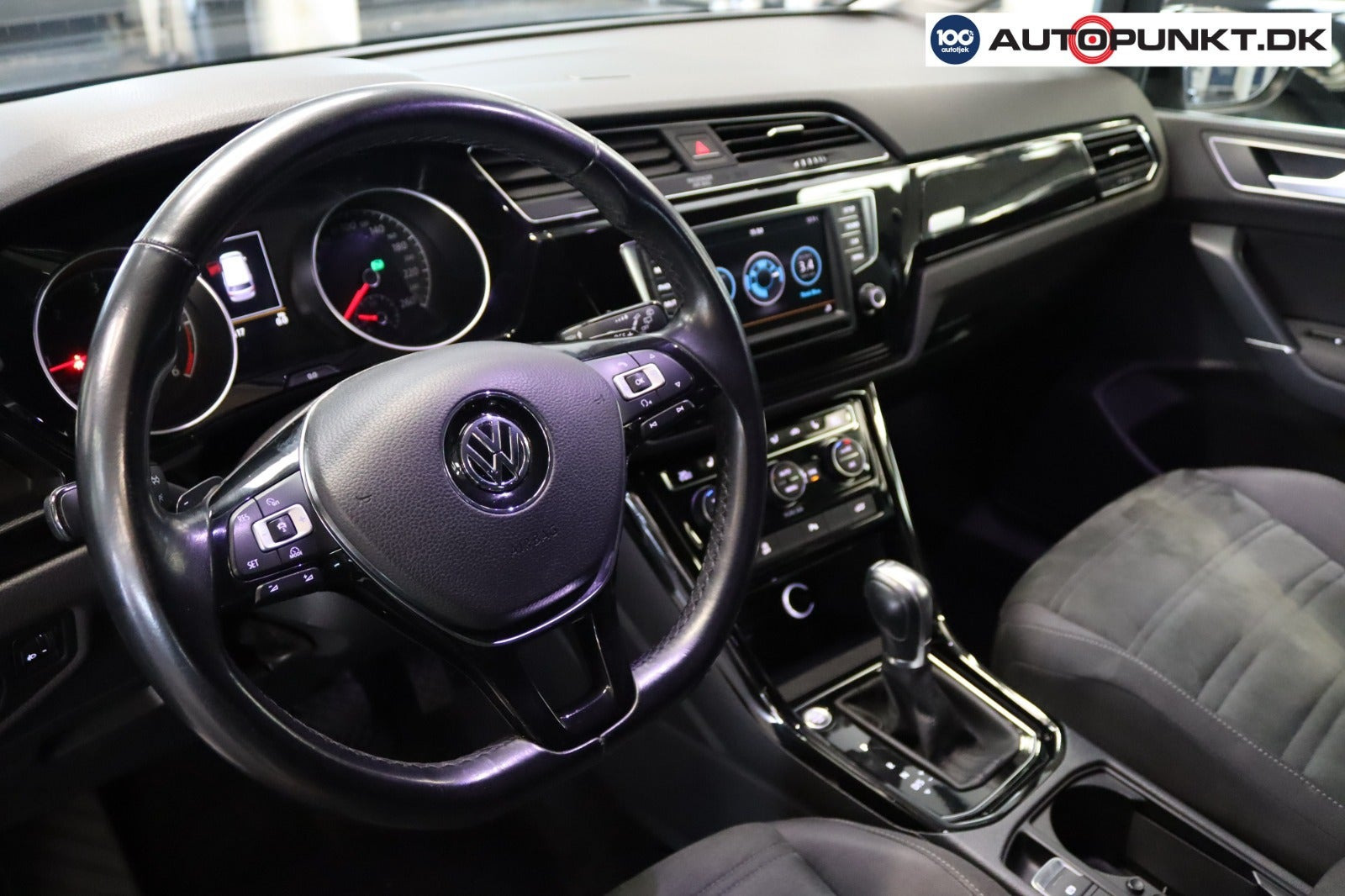 Sort VW Touran fra 2016