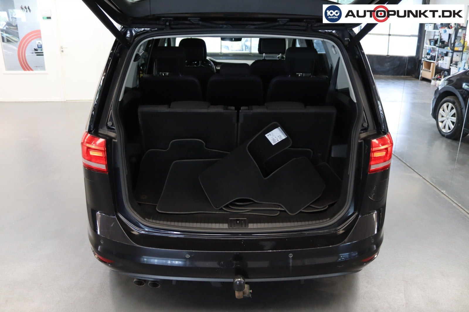 Sort VW Touran fra 2016