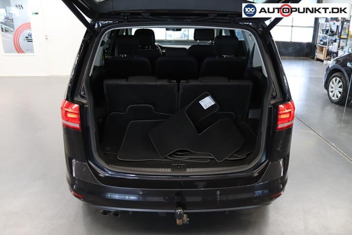 Sort VW Touran fra 2016