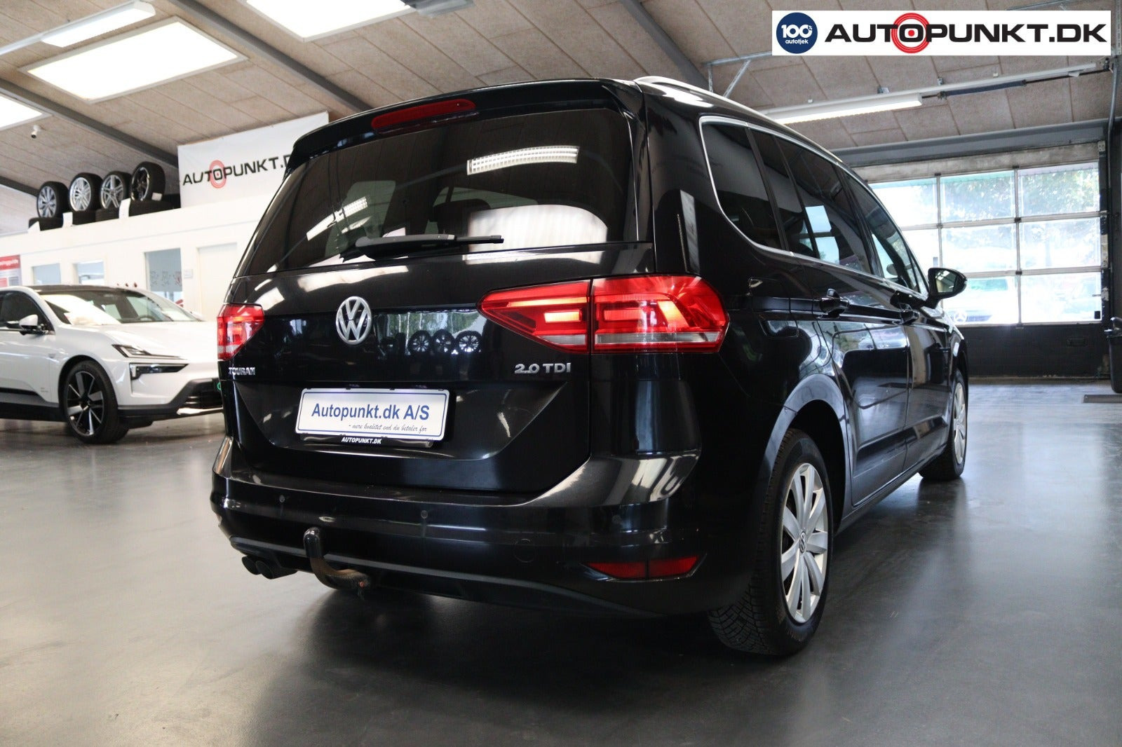 Sort VW Touran fra 2016