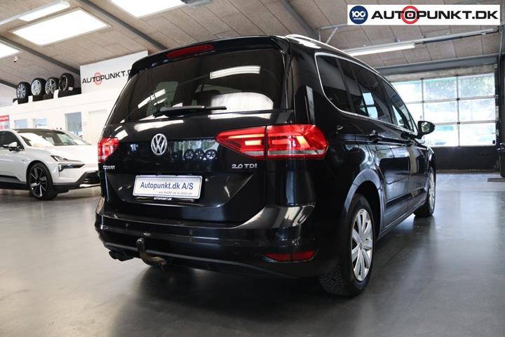 Sort VW Touran fra 2016