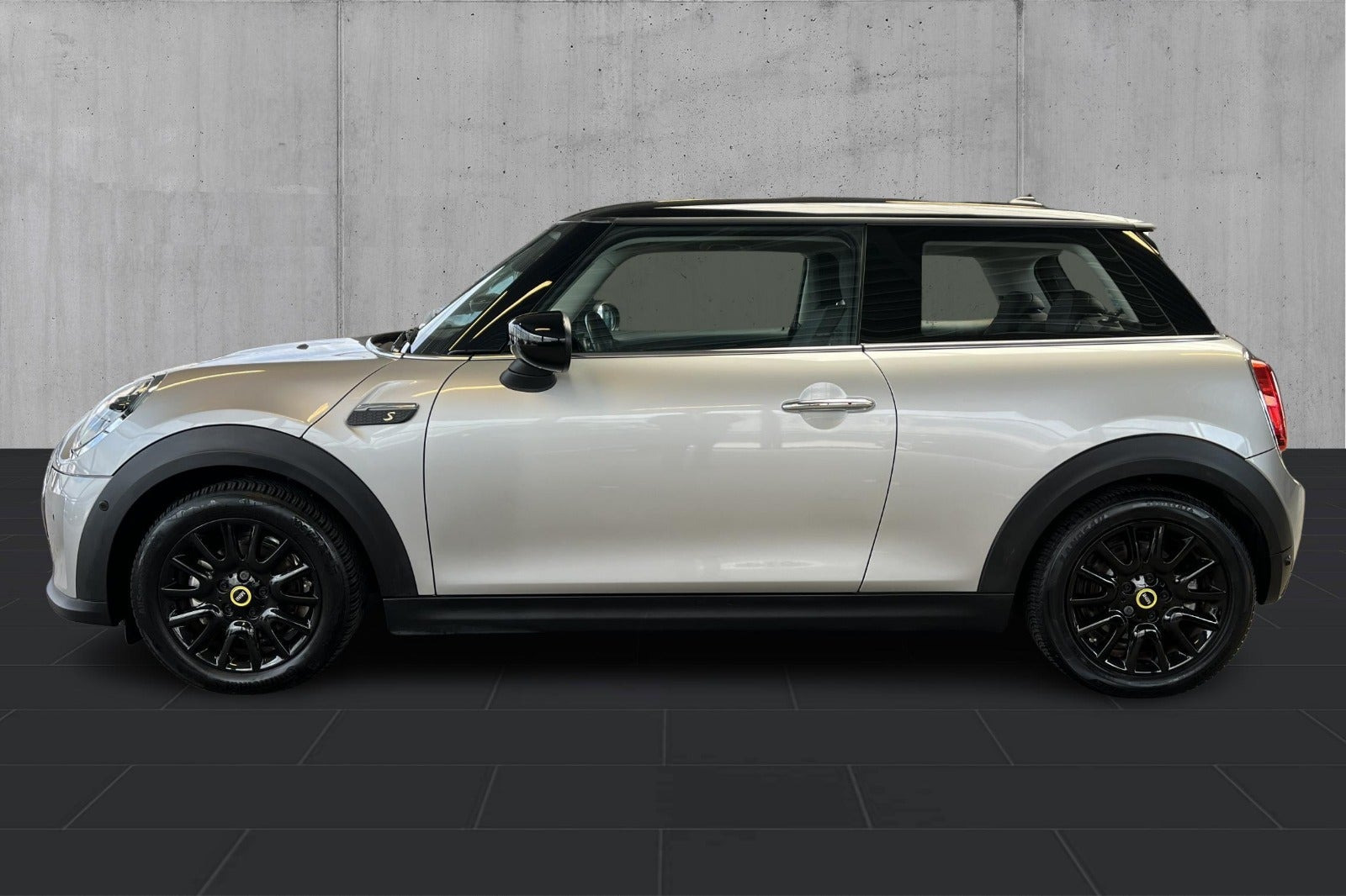 Sølv Mini Cooper SE fra 2023