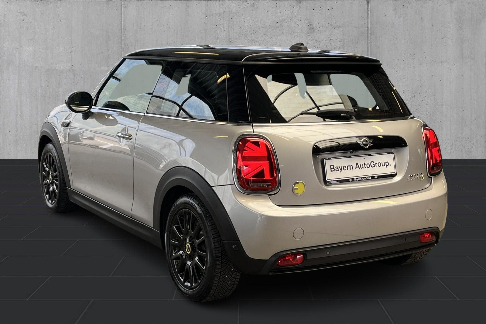 Sølv Mini Cooper SE fra 2023
