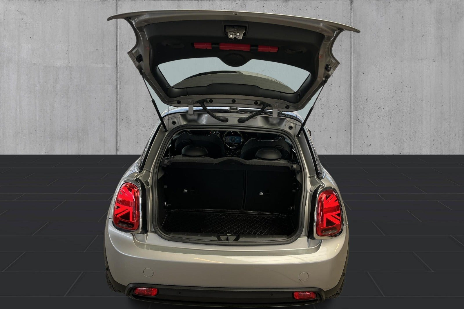 Sølv Mini Cooper SE fra 2023