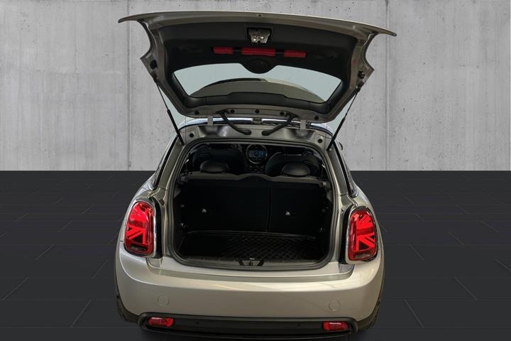 Sølv Mini Cooper SE fra 2023