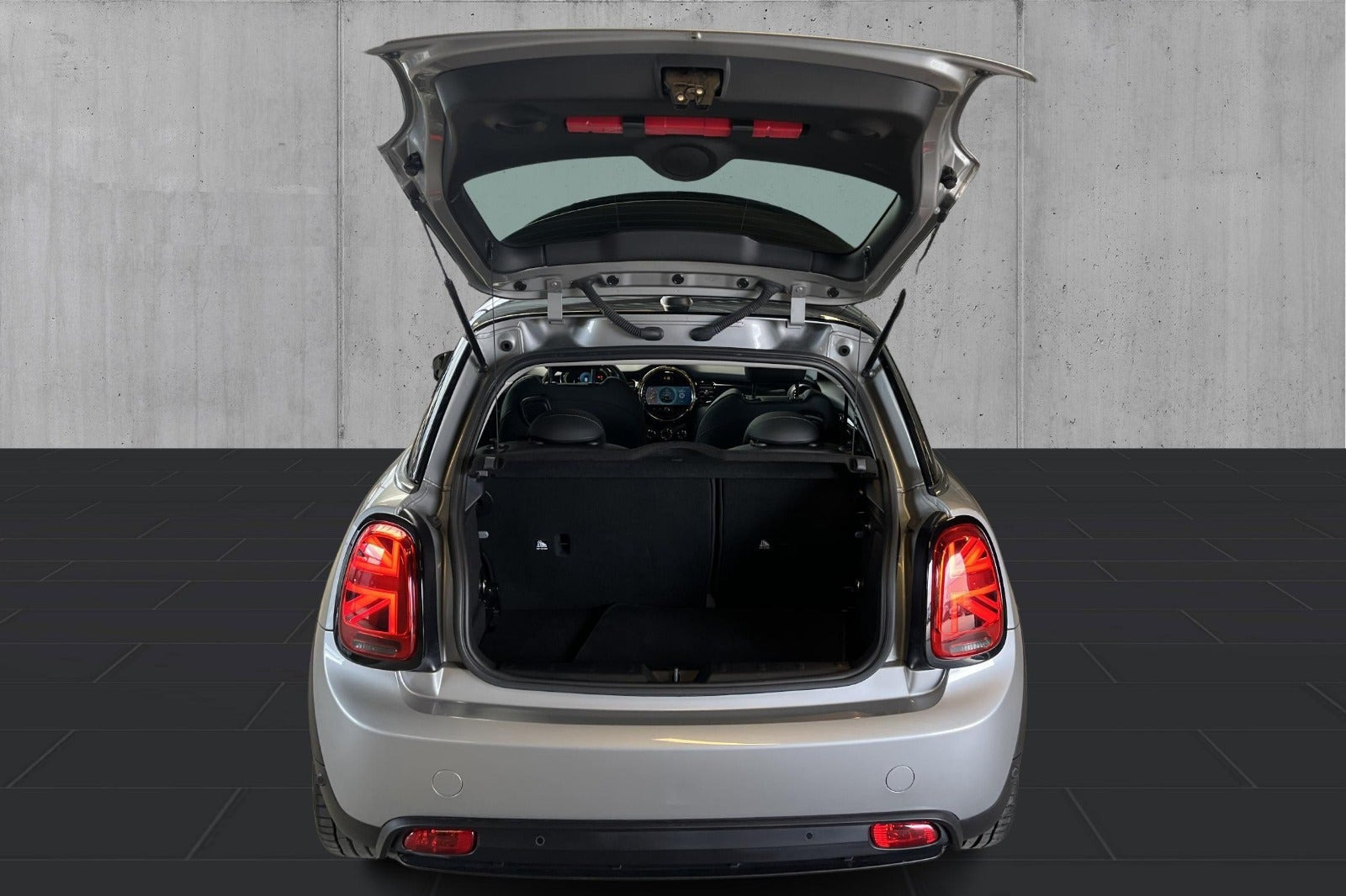 Sølv Mini Cooper SE fra 2023