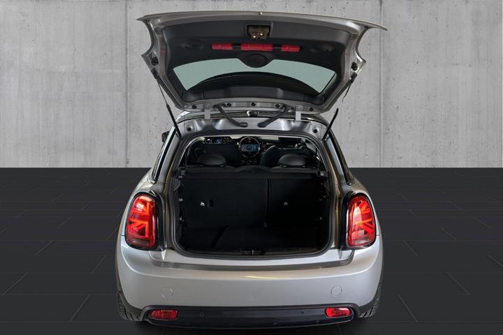 Sølv Mini Cooper SE fra 2023