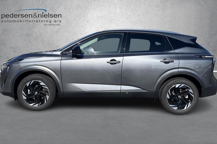 Grå Nissan Qashqai fra 2026