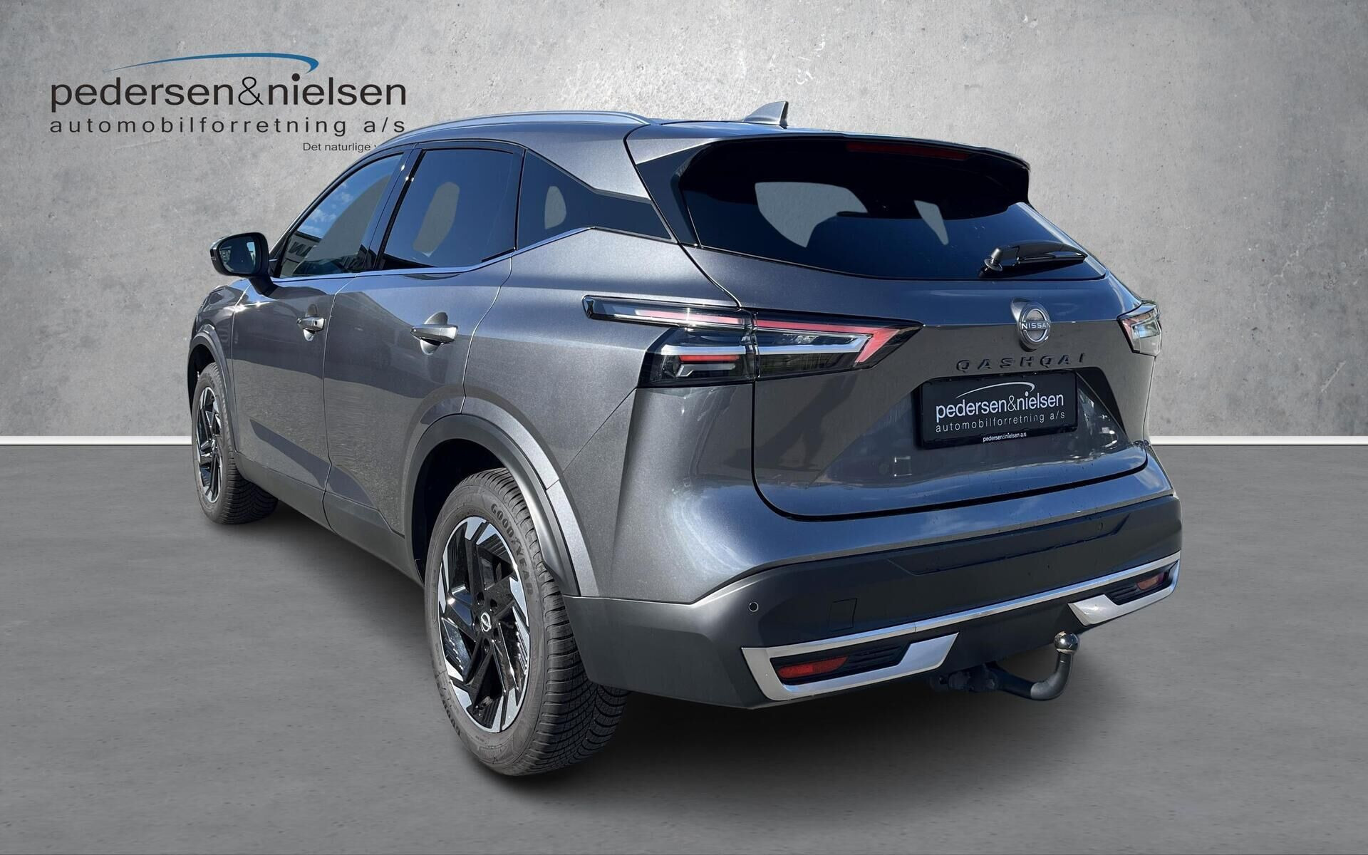 Grå Nissan Qashqai fra 2026