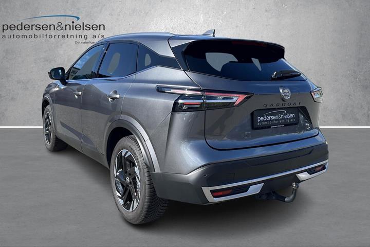 Grå Nissan Qashqai fra 2026