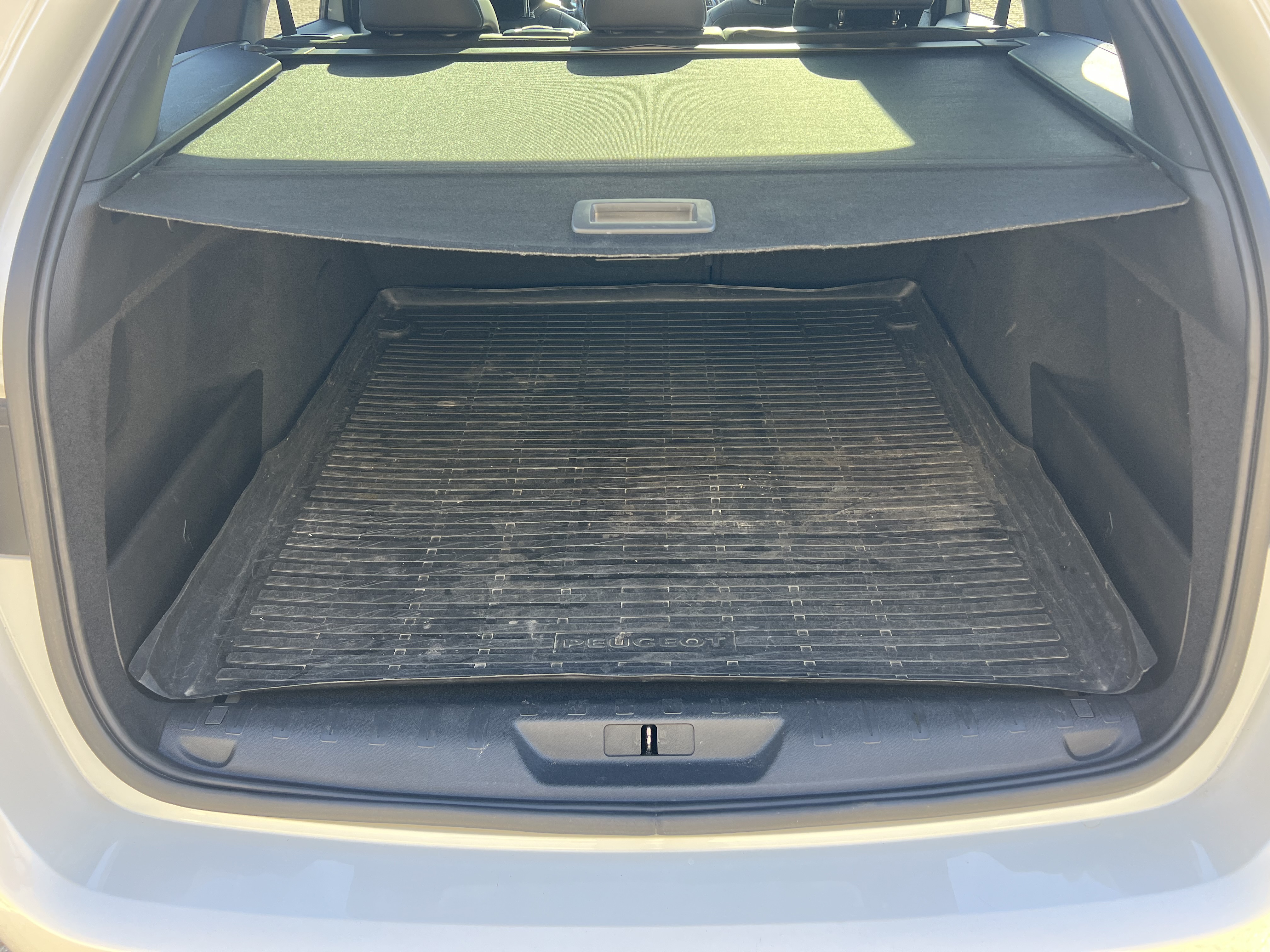 Hvid Peugeot 308 fra 2016
