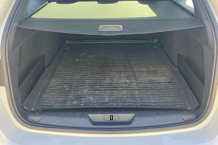Hvid Peugeot 308 fra 2016