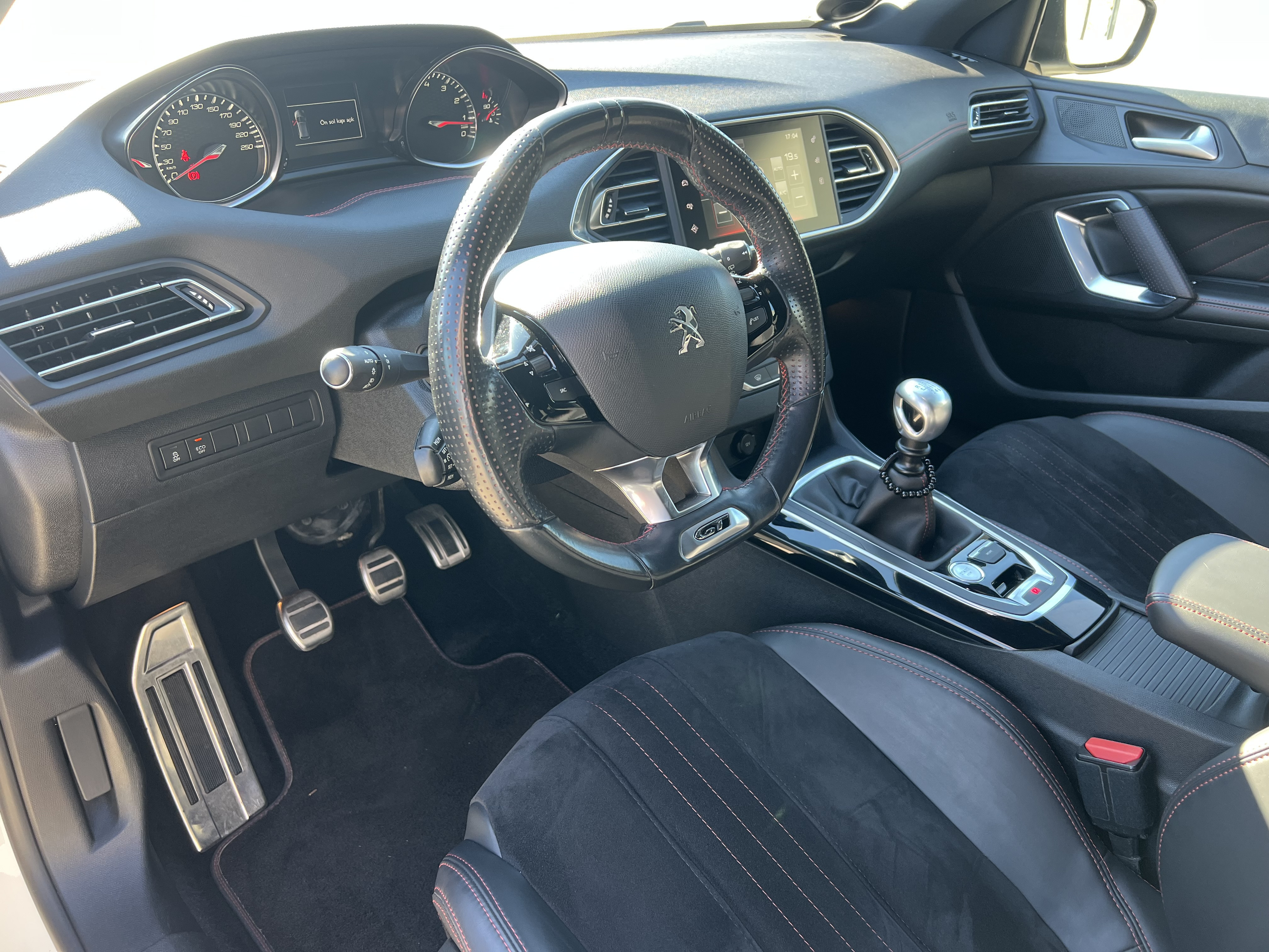Hvid Peugeot 308 fra 2016