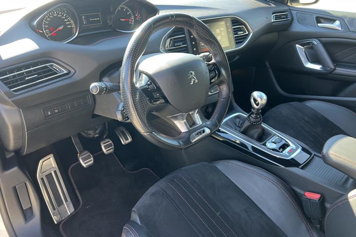 Hvid Peugeot 308 fra 2016