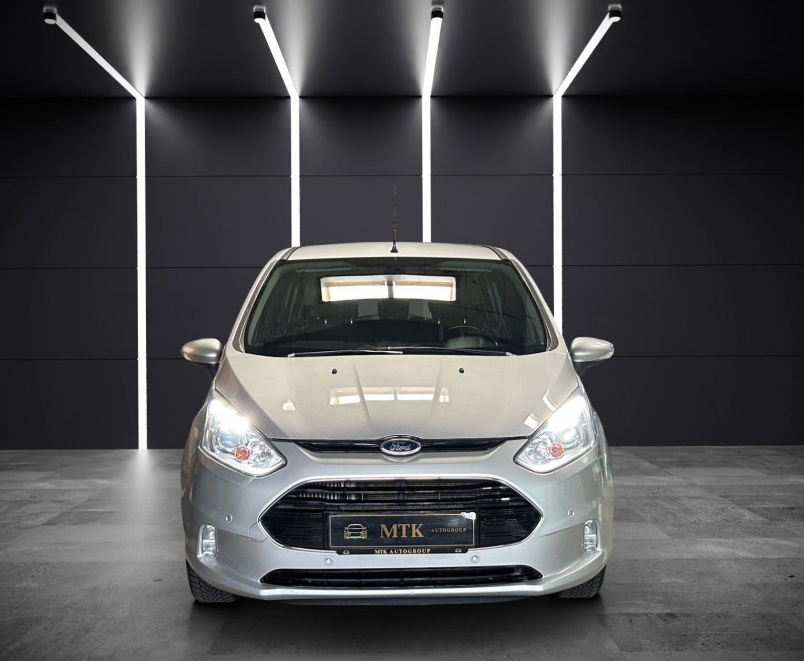 Sølv Ford B-MAX fra 2013
