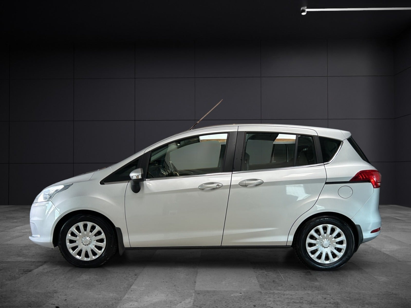 Sølv Ford B-MAX fra 2013