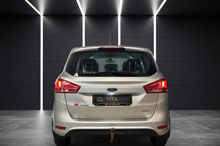 Sølv Ford B-MAX fra 2013