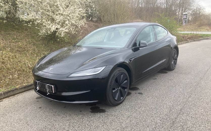 Tesla Model 3 RWD