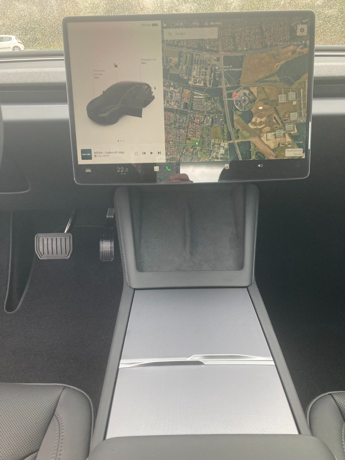 Sort Tesla Model 3 fra 2025