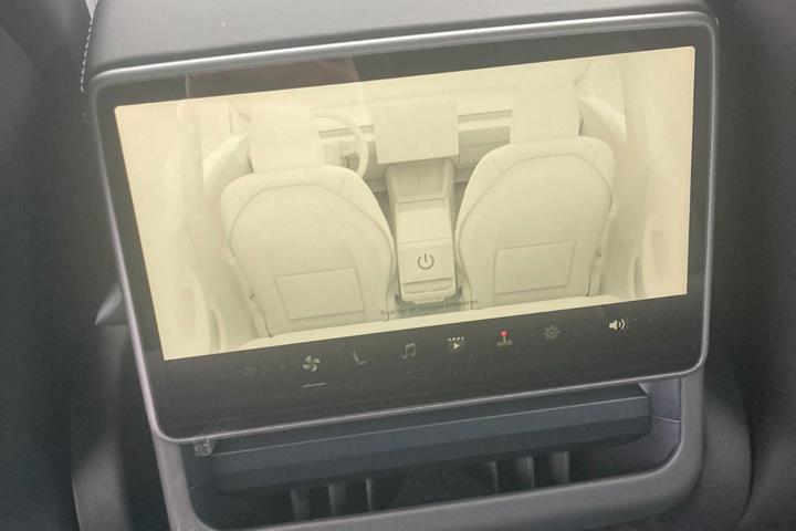 Sort Tesla Model 3 fra 2025