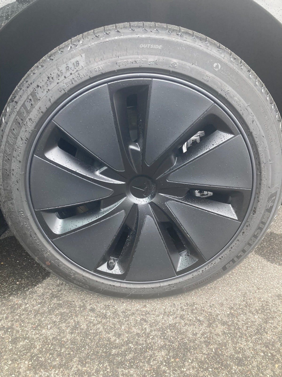 Sort Tesla Model 3 fra 2025