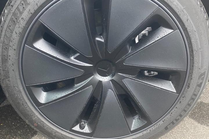 Sort Tesla Model 3 fra 2025