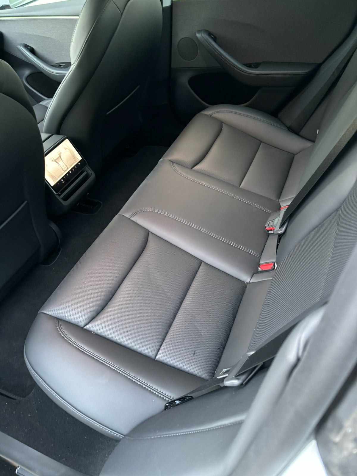 Hvid Tesla Model 3 fra 2024