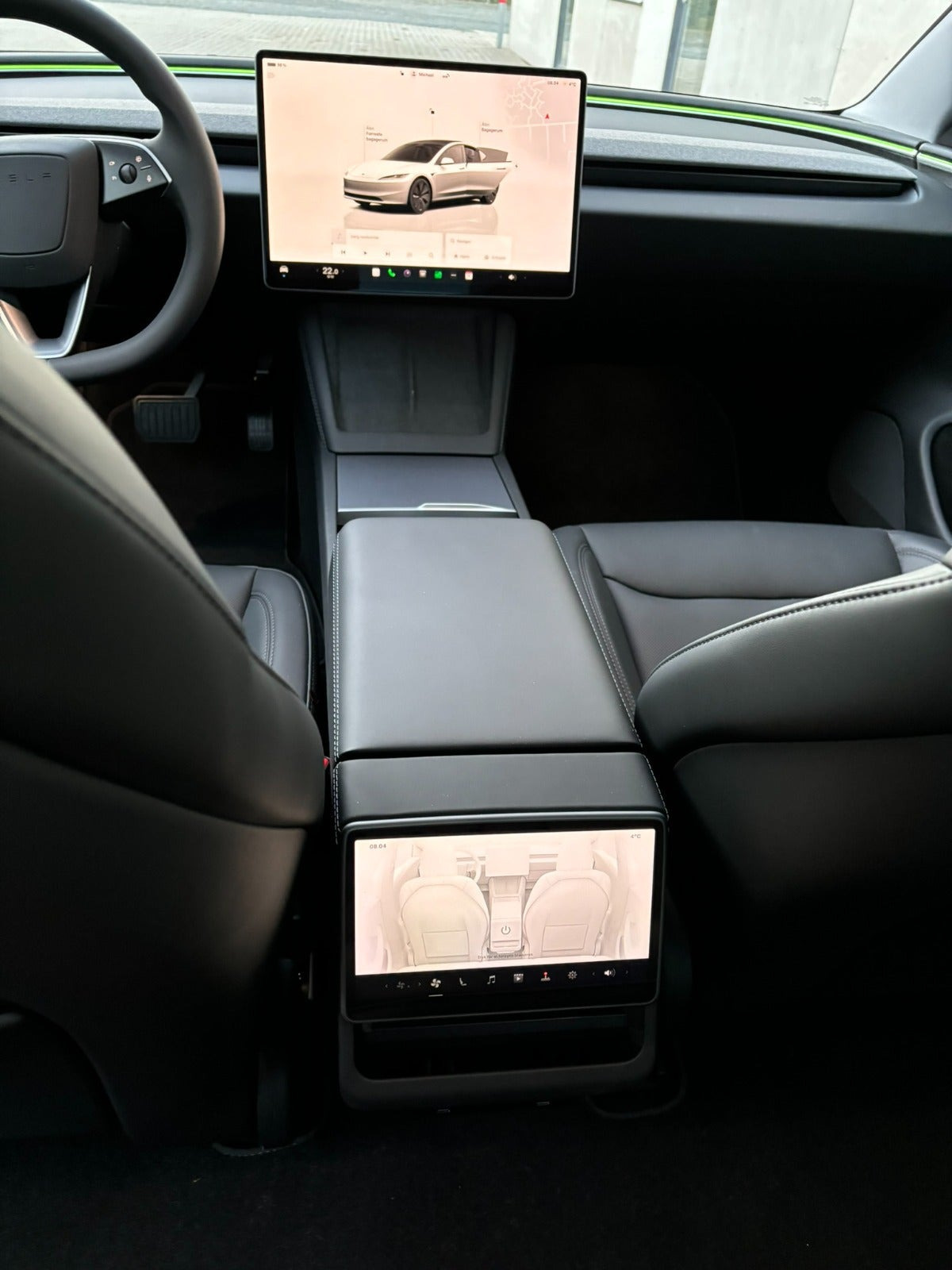 Hvid Tesla Model 3 fra 2024