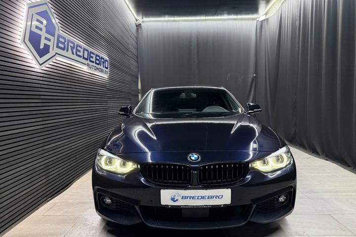 Blå BMW 420d fra 2020