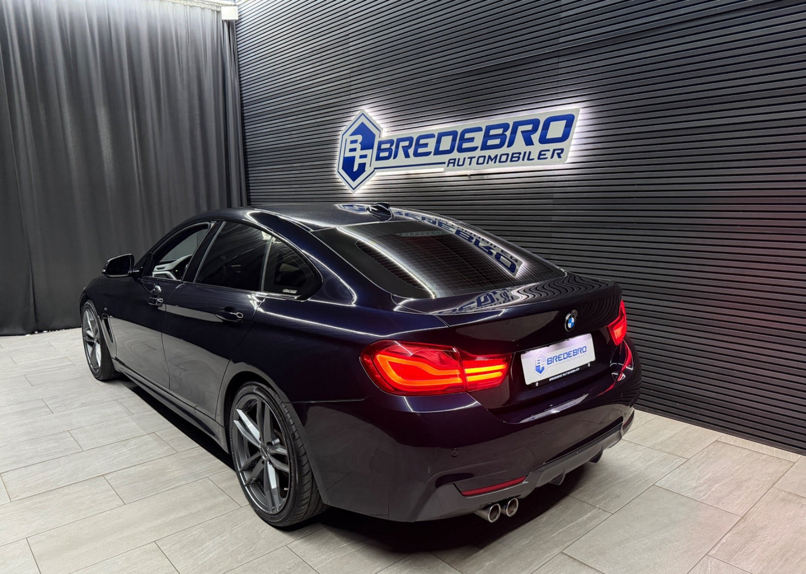 Blå BMW 420d fra 2020