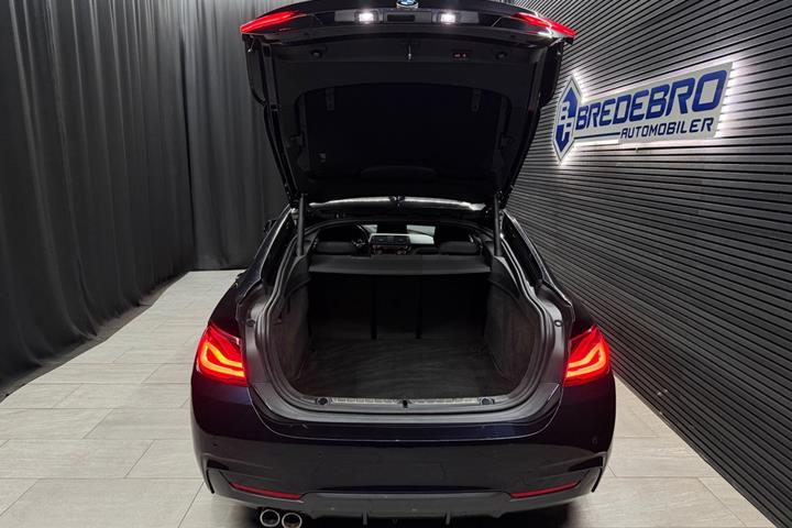 Blå BMW 420d fra 2020
