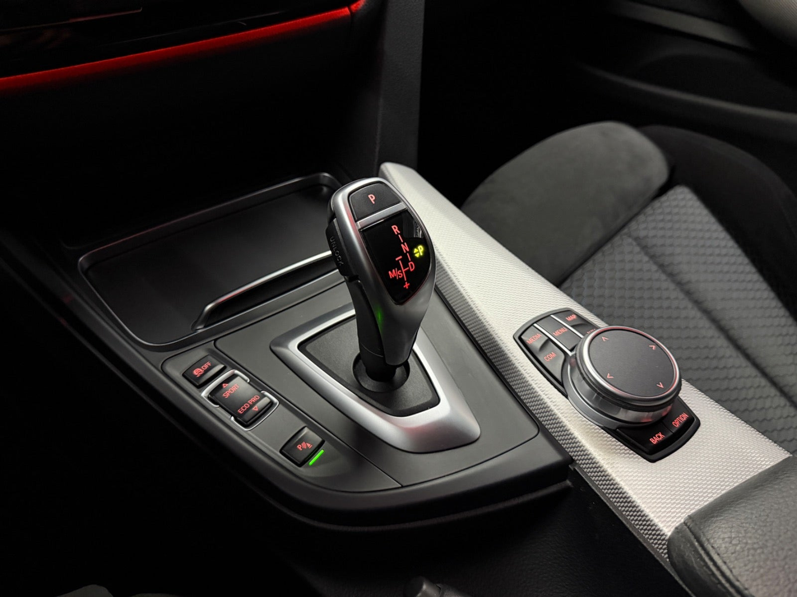 Blå BMW 420d fra 2020