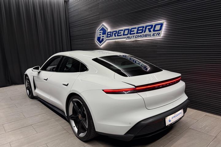 Hvid Porsche Taycan 4S fra 2020