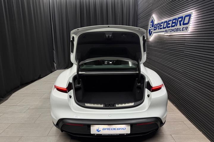 Hvid Porsche Taycan 4S fra 2020