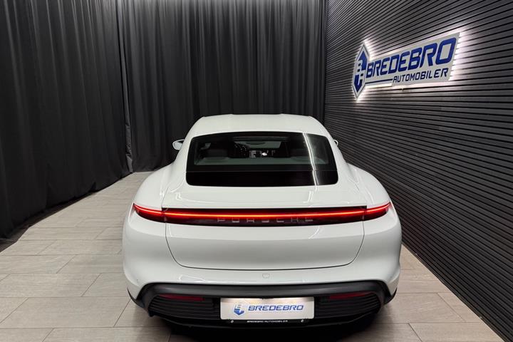 Hvid Porsche Taycan 4S fra 2020