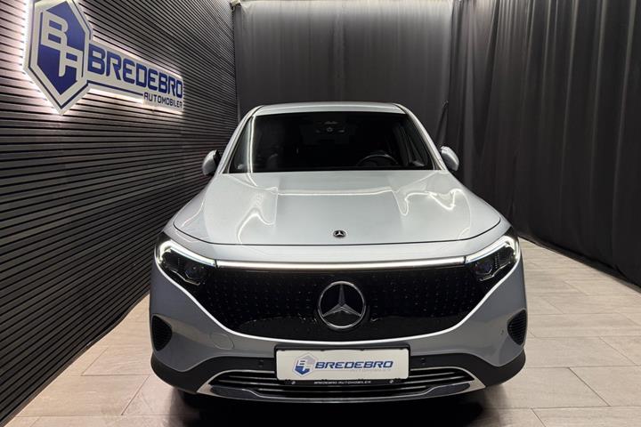 Sølv Mercedes EQB250+ fra 2024