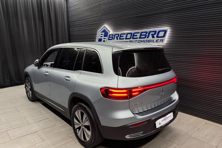 Sølv Mercedes EQB250+ fra 2024