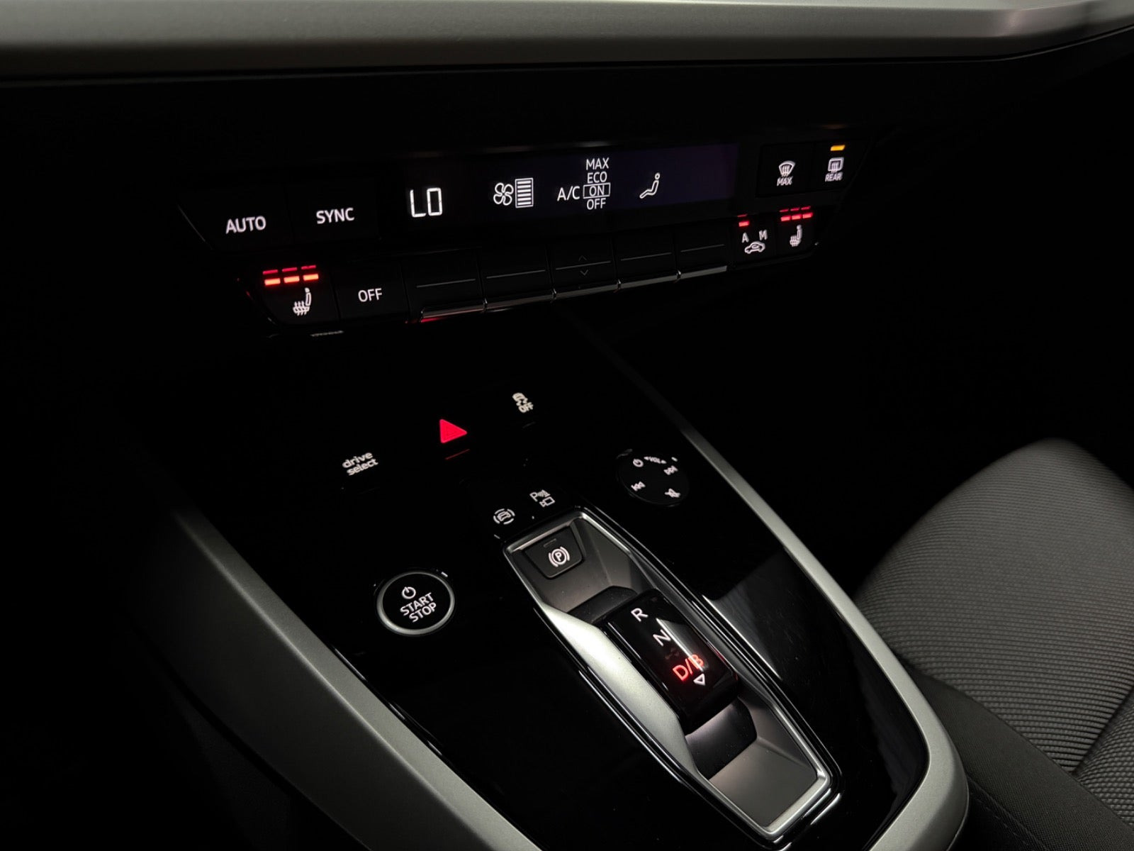Grå Audi Q4 e-tron fra 2024