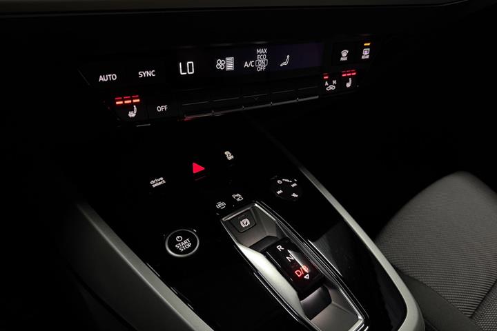 Grå Audi Q4 e-tron fra 2024