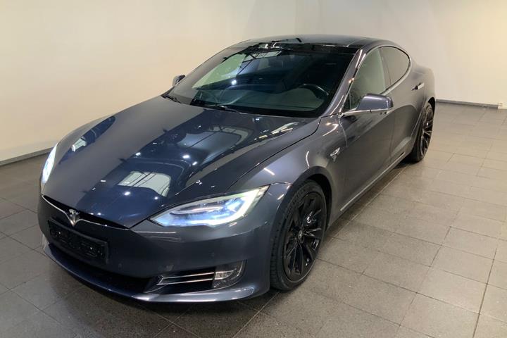 Grå Tesla Model S fra 2018