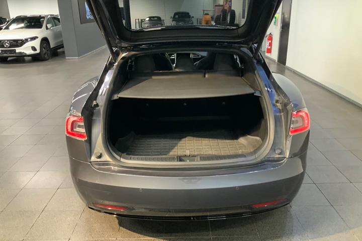 Grå Tesla Model S fra 2018