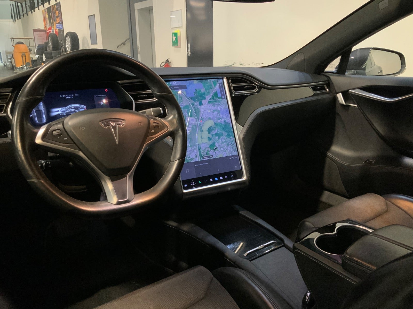 Grå Tesla Model S fra 2018