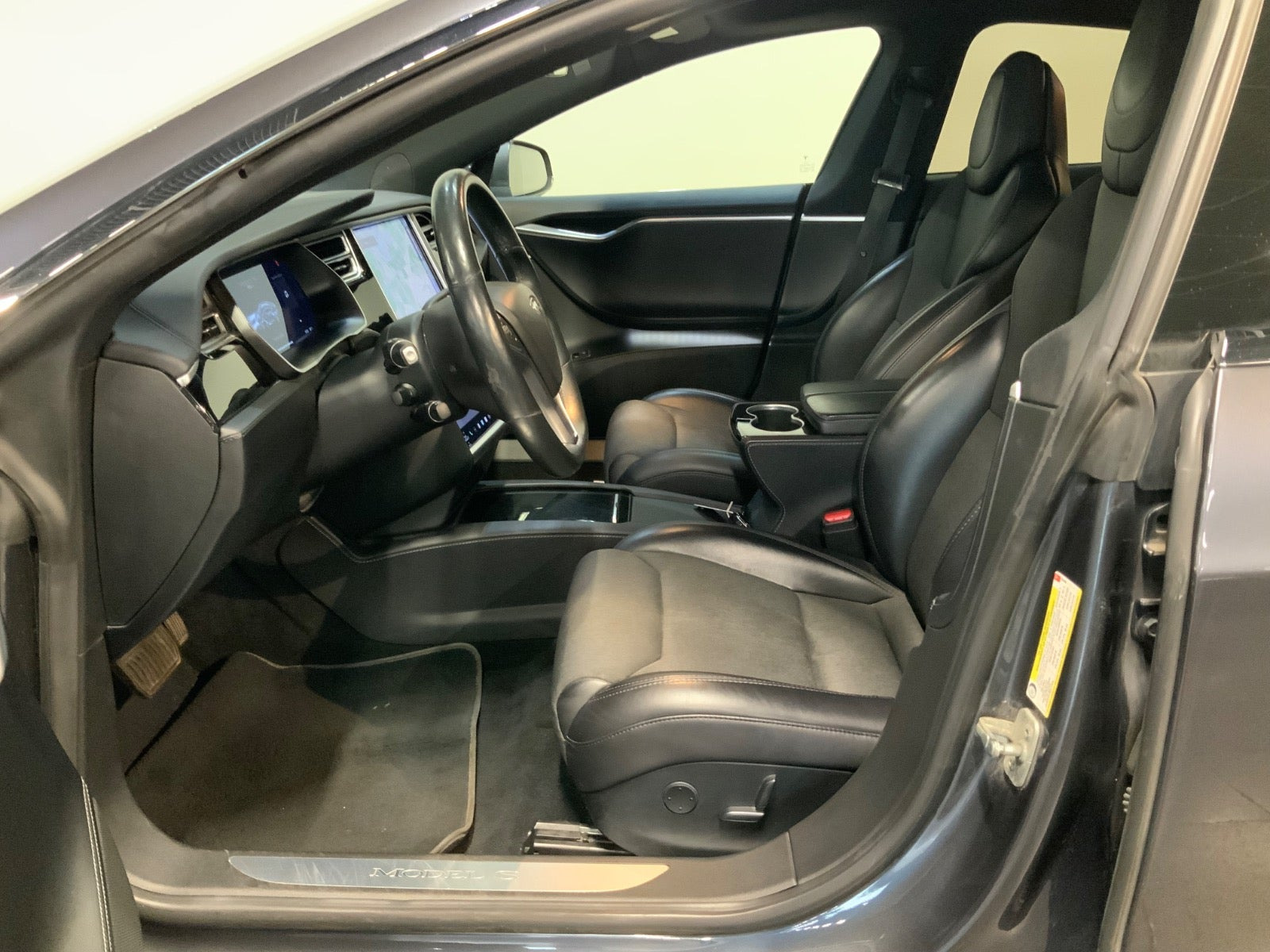 Grå Tesla Model S fra 2018