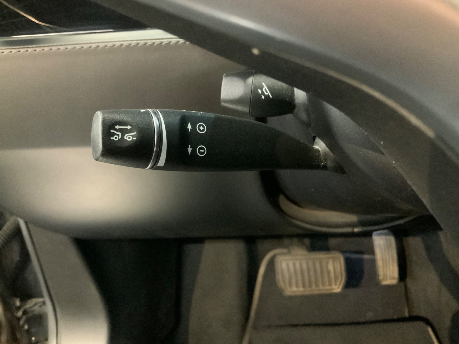Grå Tesla Model S fra 2018