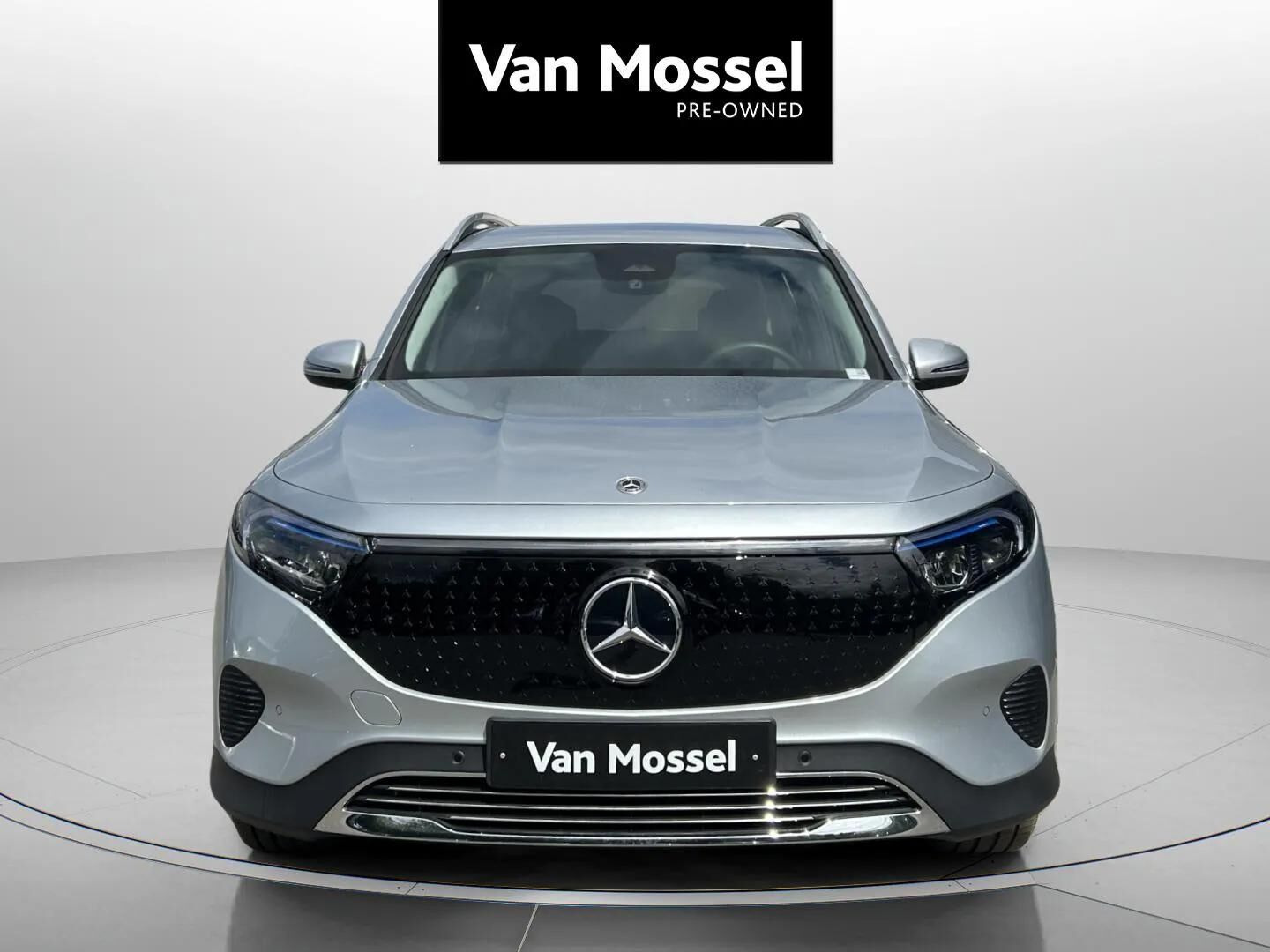 Sølv Mercedes EQB 250+ fra 2025